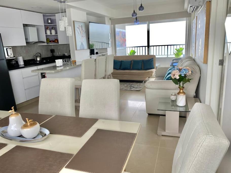 Apto 1801 Frente Al Mar- Edificio Palmetto, Piso 18 Apartamento