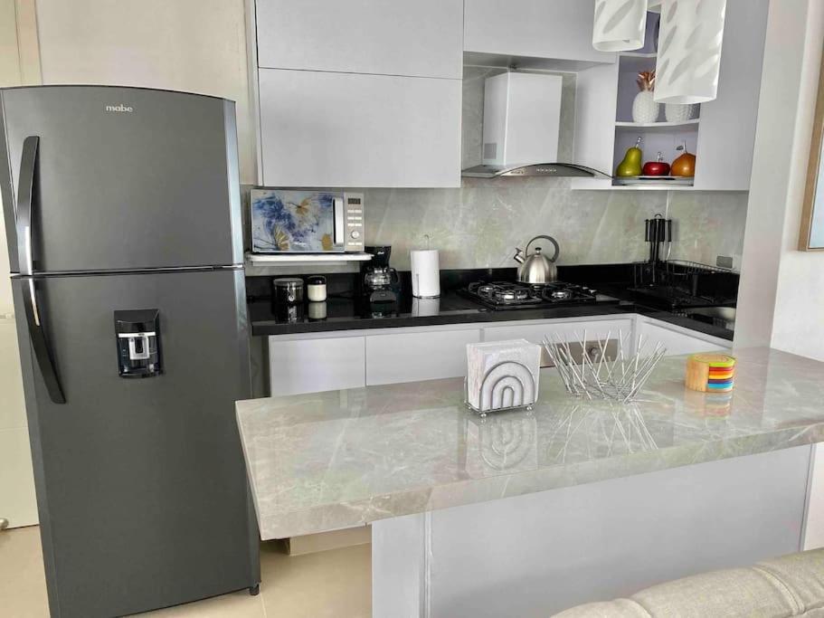 Apto 1801 Frente Al Mar- Edificio Palmetto, Piso 18 Apartamento *