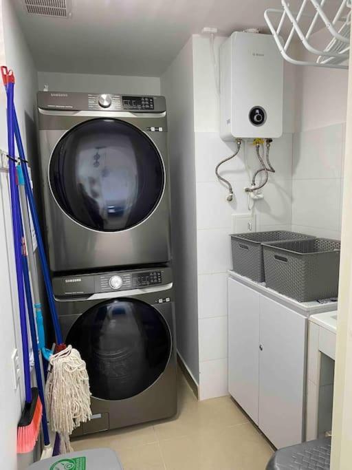 Apto 1801 Frente Al Mar- Edificio Palmetto, Piso 18 Apartamento *