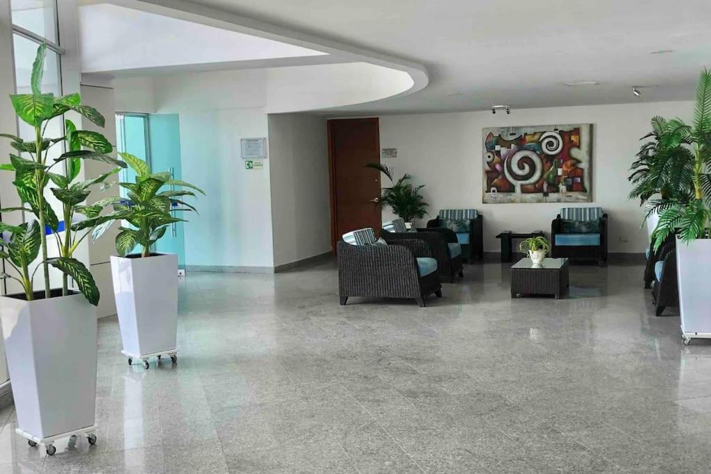 Apto 1801 Frente Al Mar- Edificio Palmetto, Piso 18 Apartamento